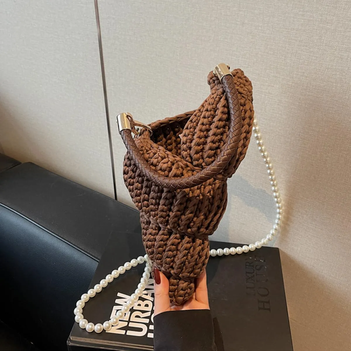 Handwoven Seashell Bag for Women Beaded Shell Purse Crochet Beach Bag Conch Shoulder Handbag with Pearl Strap Leather Handle