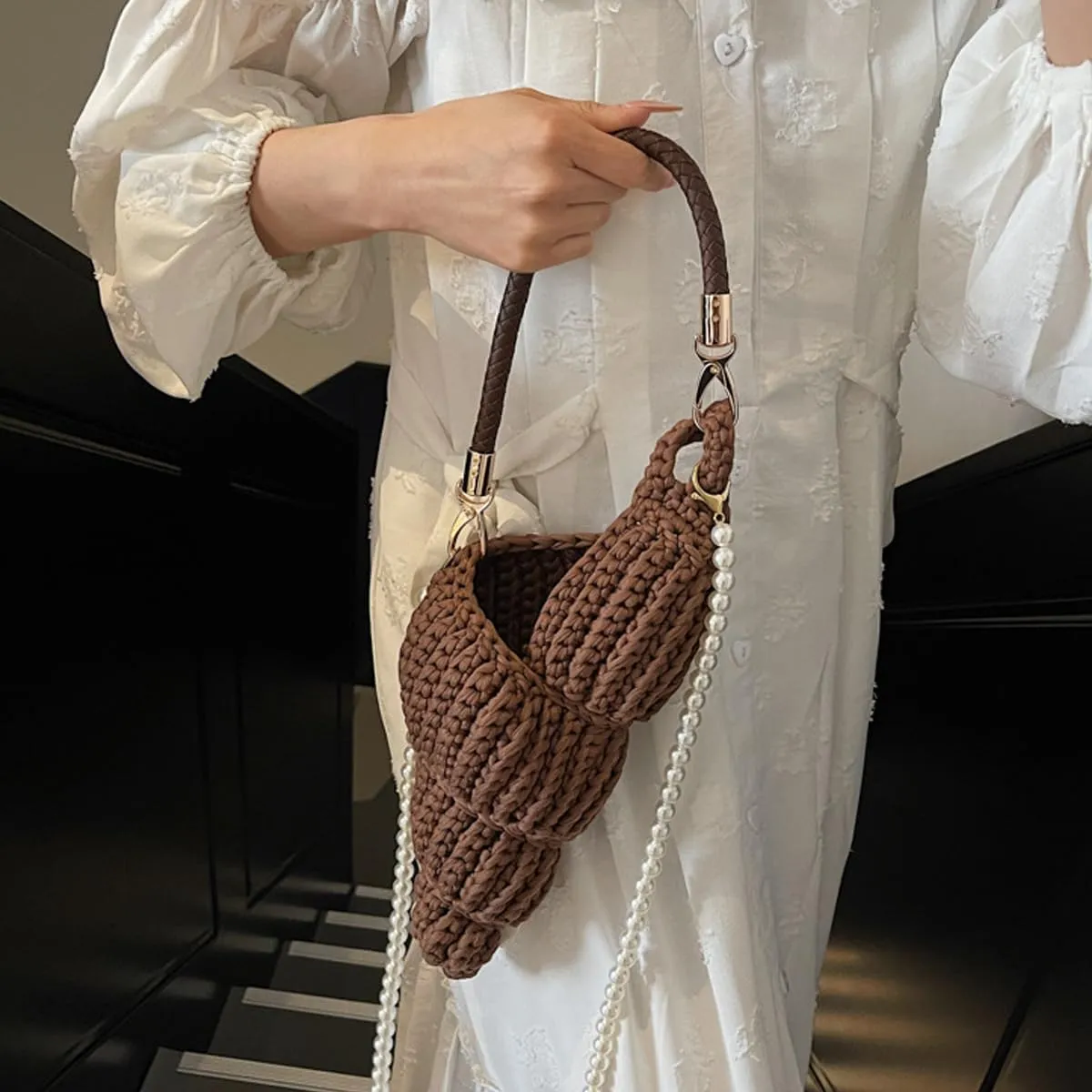 Handwoven Seashell Bag for Women Beaded Shell Purse Crochet Beach Bag Conch Shoulder Handbag with Pearl Strap Leather Handle