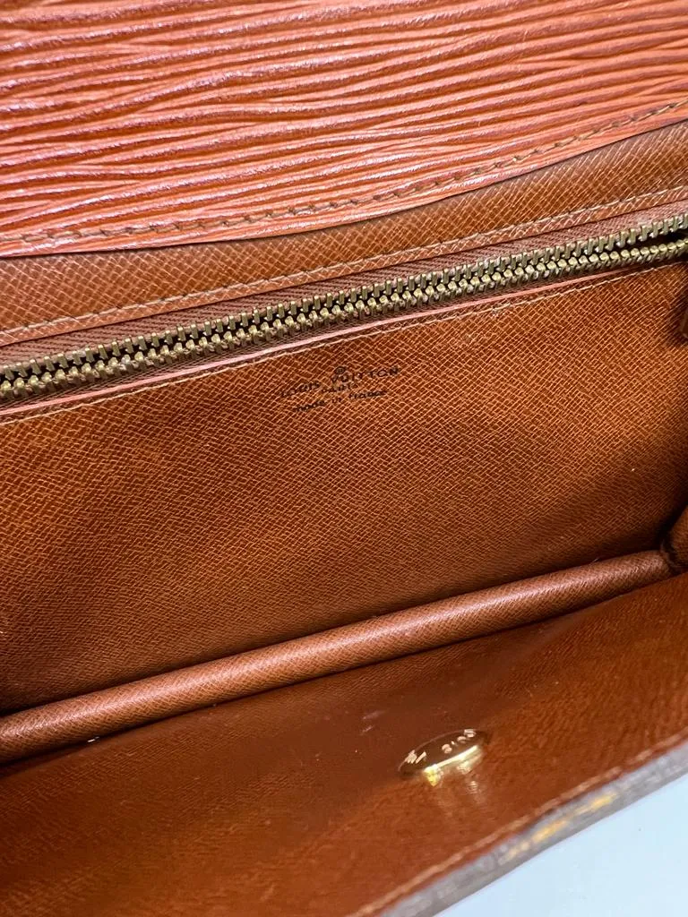 LOUIS VUITTON VINTAGE EPI LEATHER MONTAIGNE CLUTCH