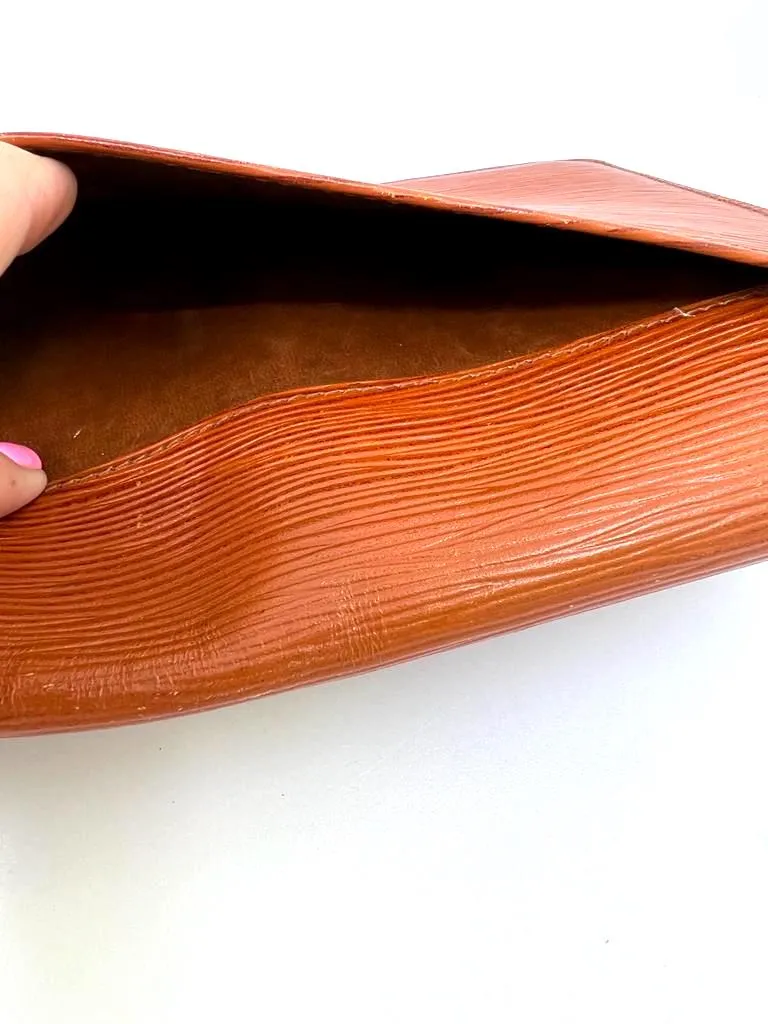 LOUIS VUITTON VINTAGE EPI LEATHER MONTAIGNE CLUTCH