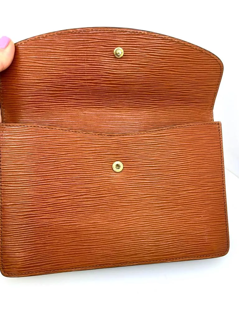 LOUIS VUITTON VINTAGE EPI LEATHER MONTAIGNE CLUTCH