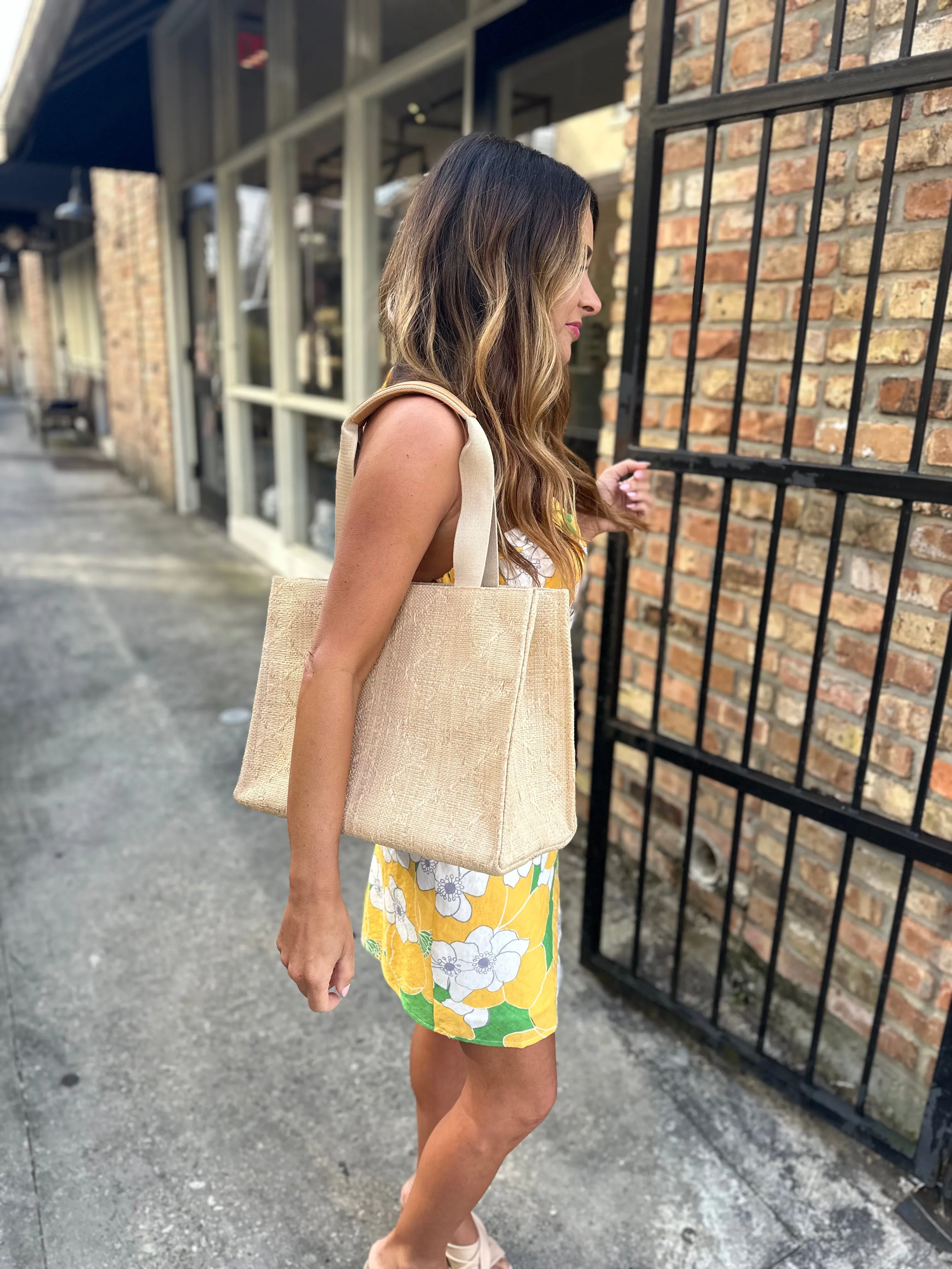 TRVL Oasis Tote Bag- Straw Sand