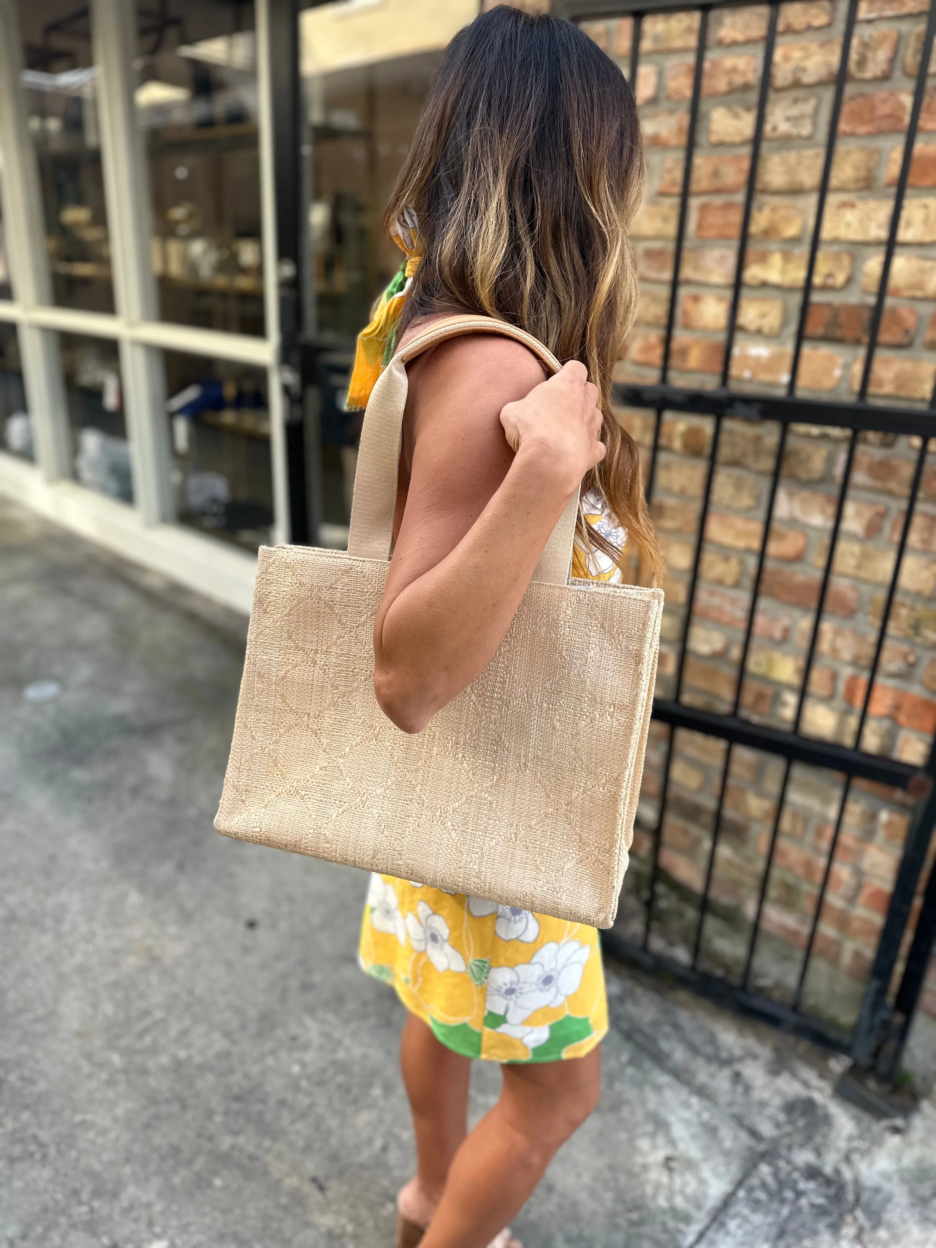 TRVL Oasis Tote Bag- Straw Sand